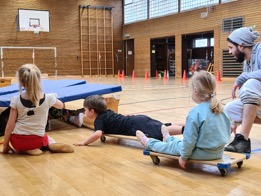 Hüpfen, springen, klettern – Bewegungsworkshops für Kinder