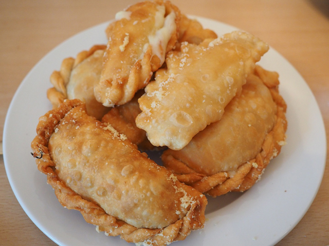 Empanadas ChilenischHans by pixabay 640x480